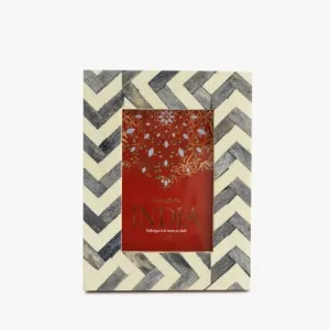 CASA DECOR Resin Chevron Photo Frame - Small For Home & Office Decor | Table Top Photo Frame | Standing Photo Frame Couple Gifts Valentine 4x6