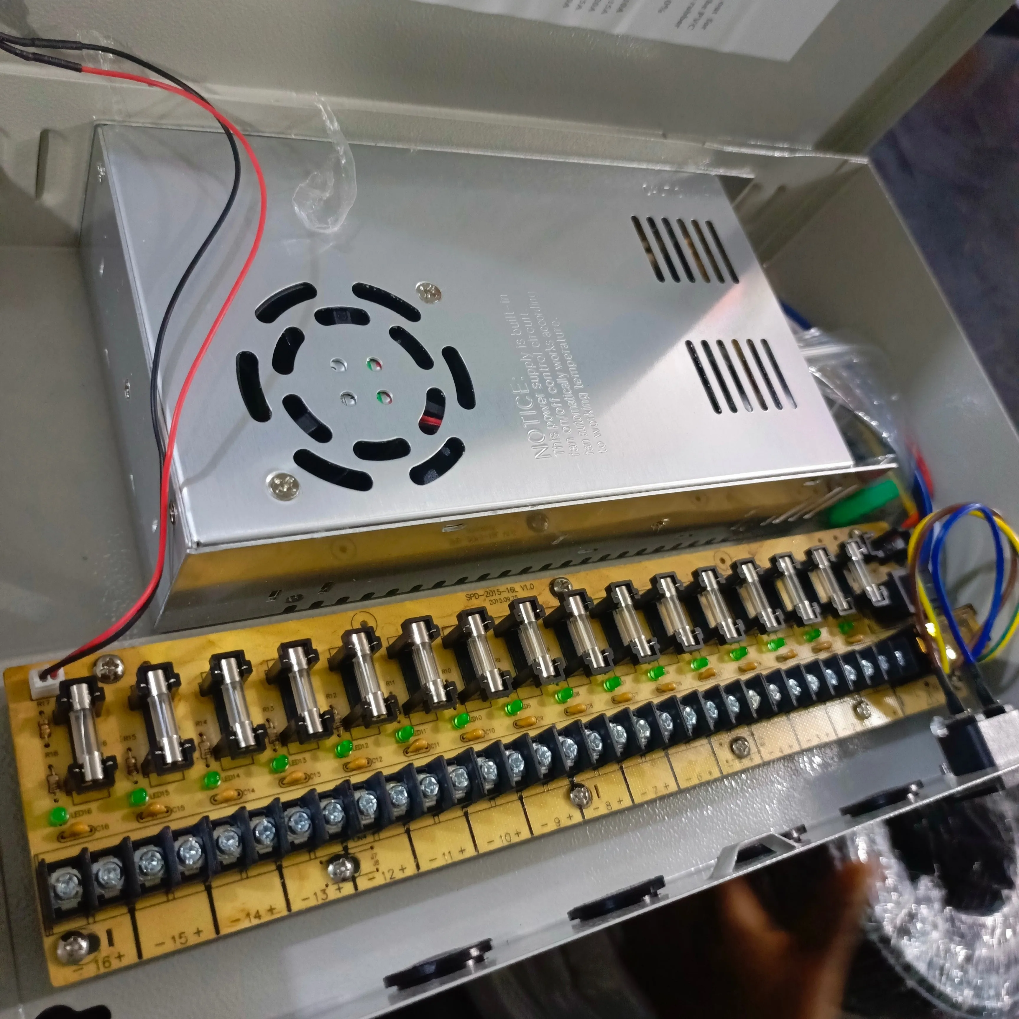 GENERIC 16-Way CCTV Power Supply Box - Brand New