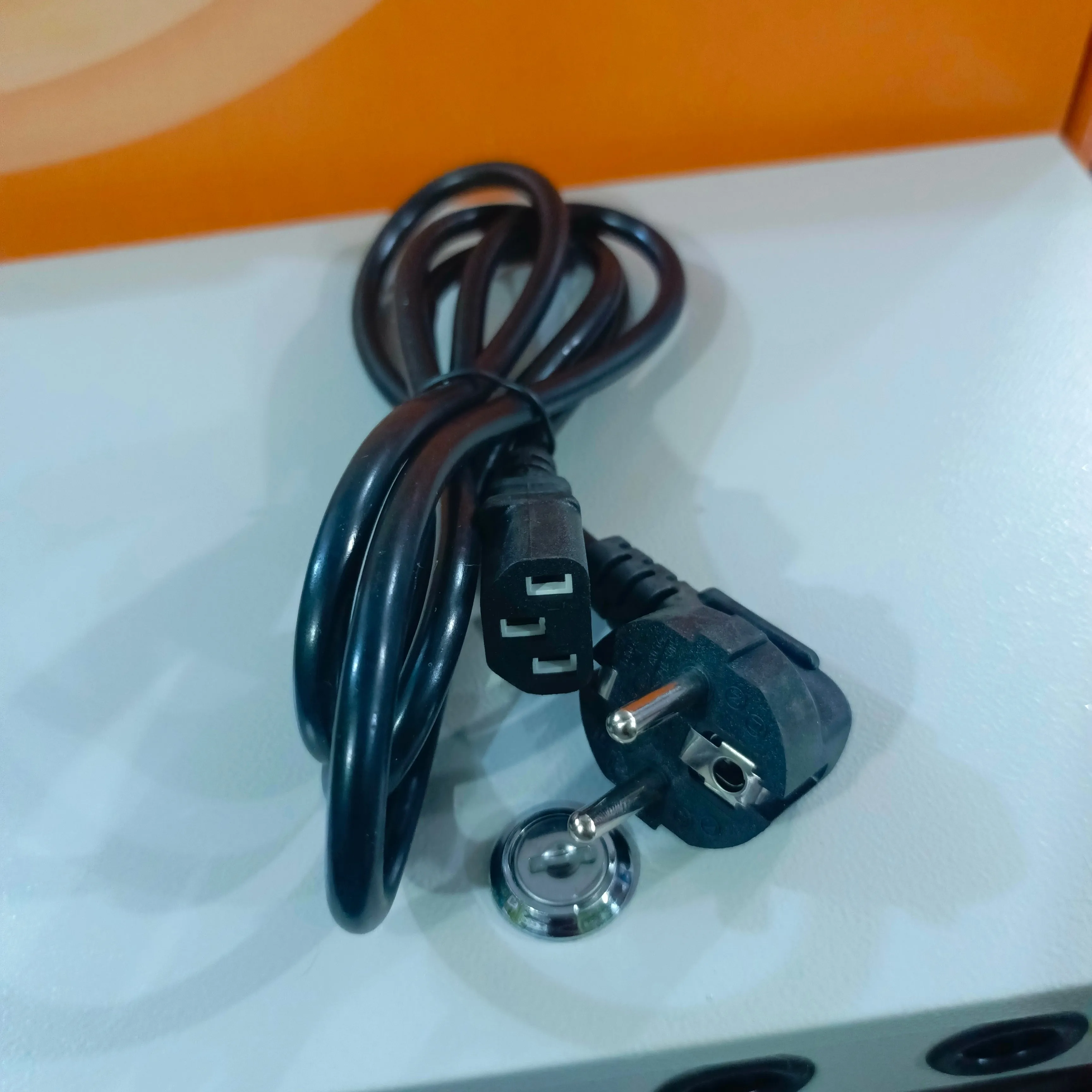 GENERIC 16-Way CCTV Power Supply Box - Brand New