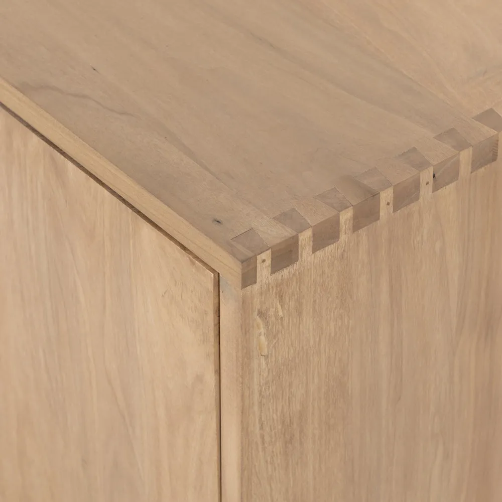 Isador Media Console