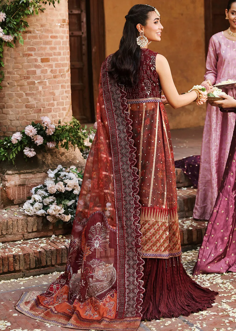 Jhoomro Wedding Luxury Formals '24 by Nureh | NL-71 GEHNA