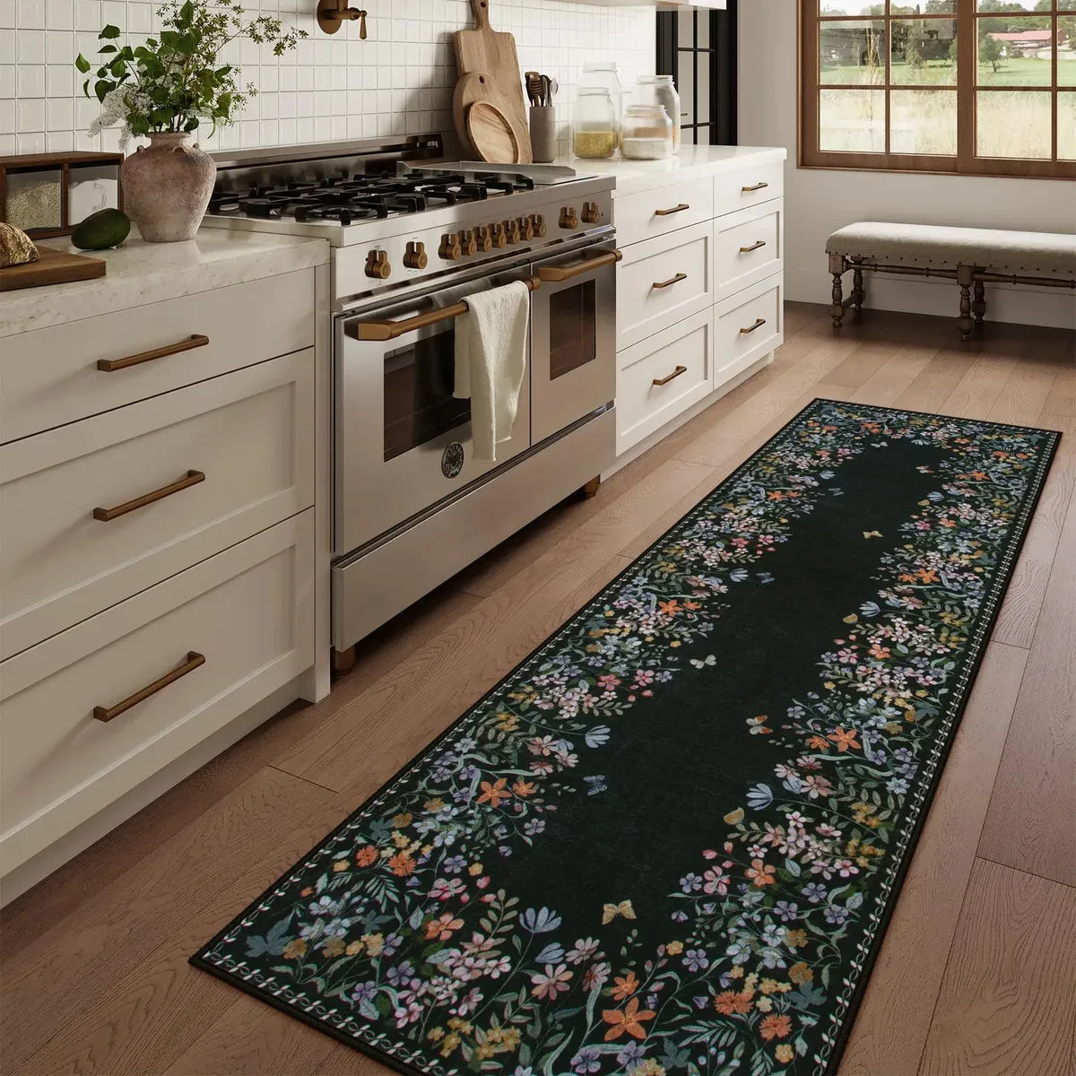 Solene Modern Blooming Floral Garden Black Area Rug