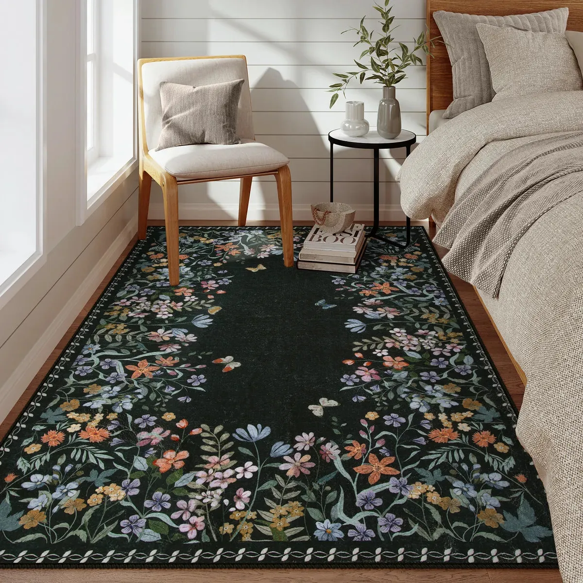 Solene Modern Blooming Floral Garden Black Area Rug